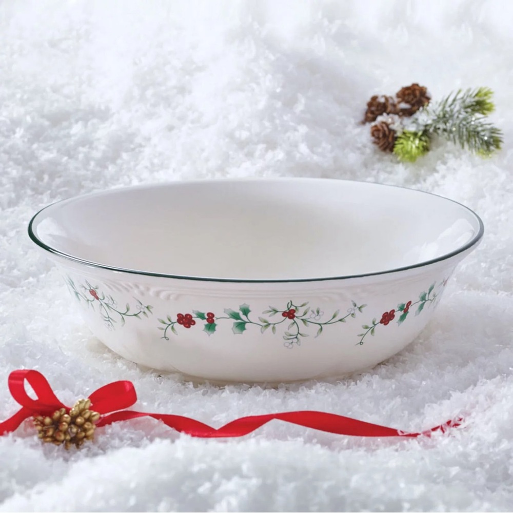 New in Box Pfaltzgraff Holiday Serving bowl